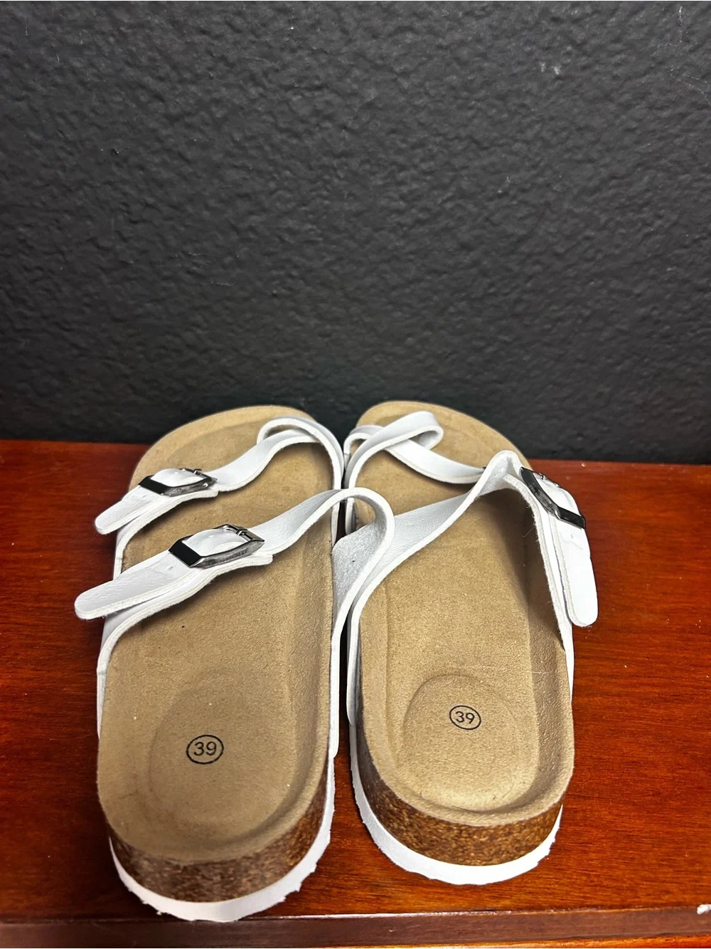 Women's Sz 39 or Sz 8 -8.5 Leather Strappy Sandals White Flats Casual